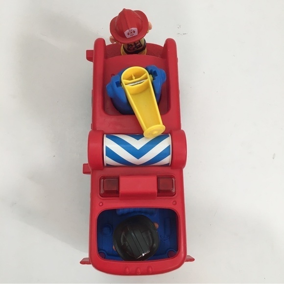 Little People Fisher Price Musical Fire Truck With Working Lights 2 Figures - Picture 9 of 15